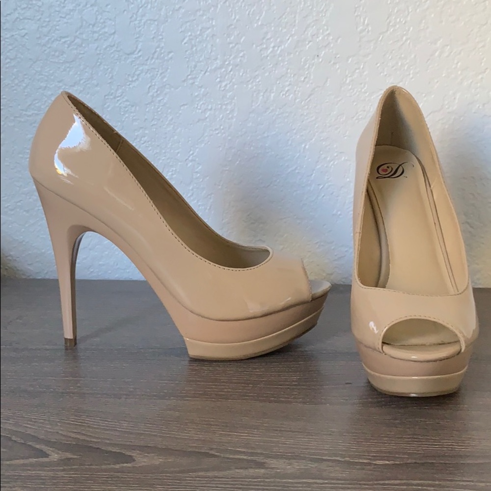 Dark beige patent leather heels